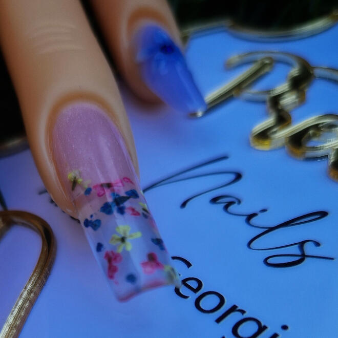 Floral Artistry at Your Fingertips